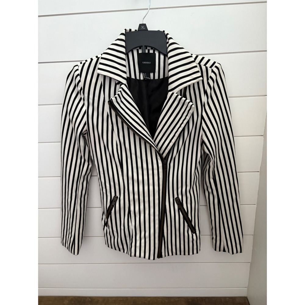Forever 21 Moto Blazer Size S Black & White Striped‎ Asymmetrical Zip Jacket